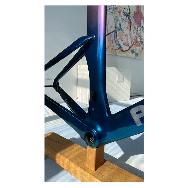 Agenar-Frame-Custom-Paint-details-fade-800x800-