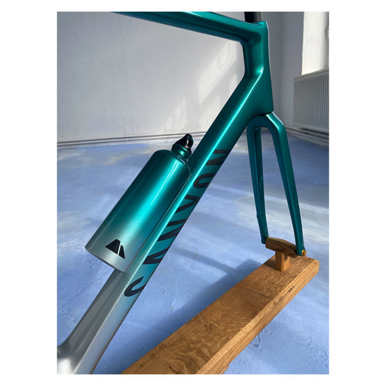 Canyon-Racebike-Details-fade-Custom-Paint-Metallic-blue-fading-800x800